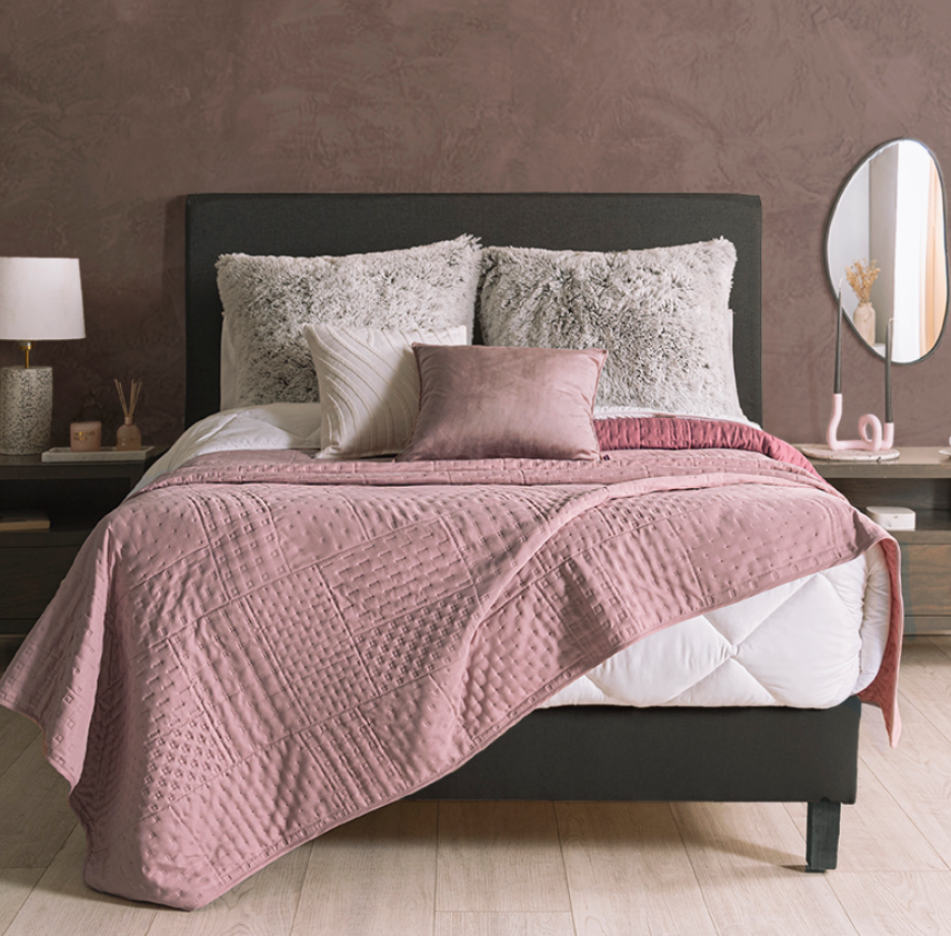 BLUSH NOVO COMFORTER