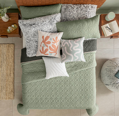 Novo Olive Reversible Lightweight Blanket - Soft Cozy Bedding with Triangular Quilt Pattern for All Season Comfort - Vianney Comforter